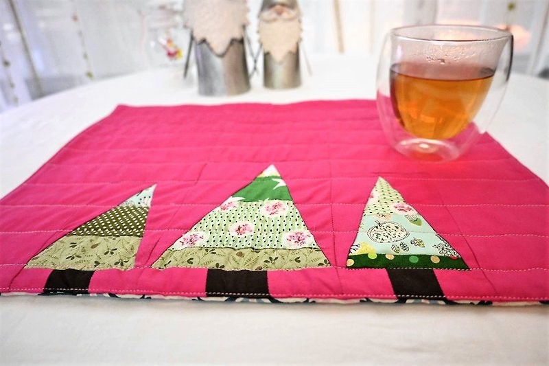 圣诞树餐垫-粉红色底 - 餐垫/桌巾 - 棉．麻 多色