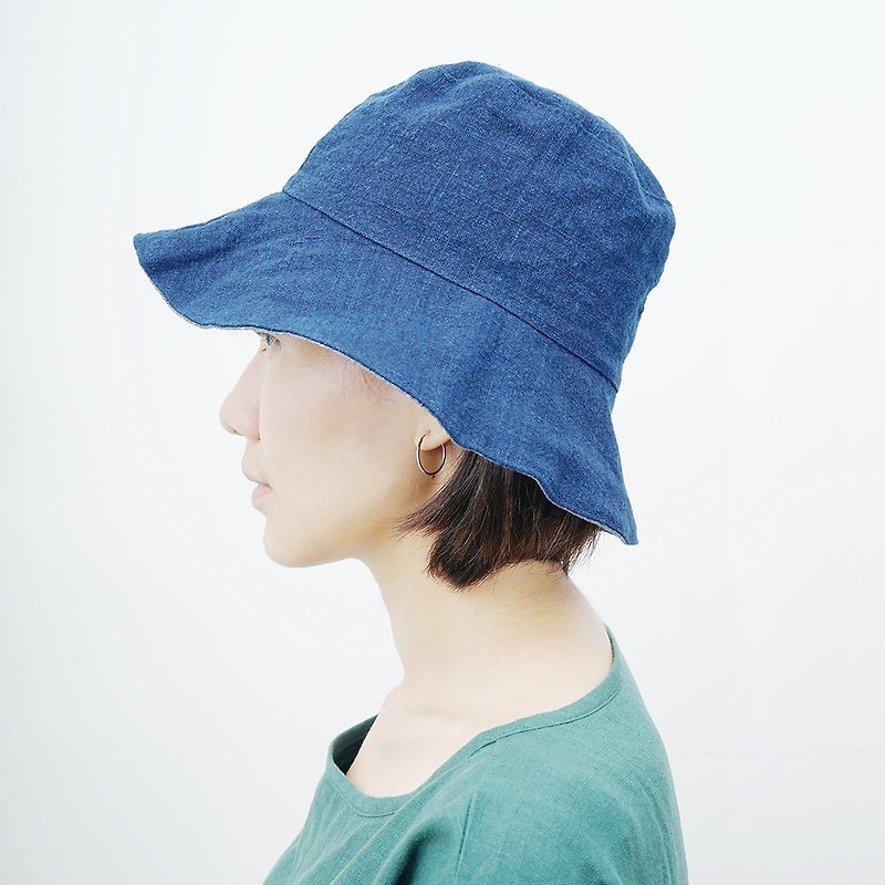蘑菇MOGU/天然染/双面帽/深蓝格纹 - 帽子 - 棉．麻 蓝色