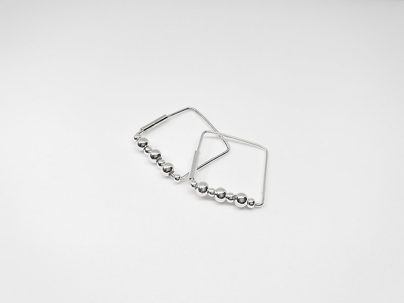 S Lee-925银 手作 方线银珠耳针\耳环 - 耳环/耳夹 - 其他金属 