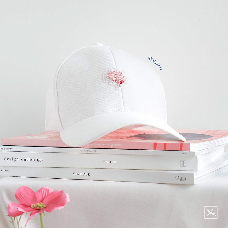 White - Hand Embroidered Baseball Cap (personalizable) - 帽子 - 绣线 白色
