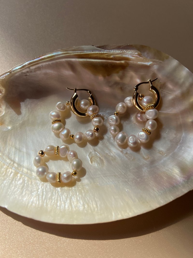 14K天然巴洛克淡水珍珠圈圈耳环|满额赠 情人节生日礼物 可改夹式 - 耳环/耳夹 - 珍珠 白色