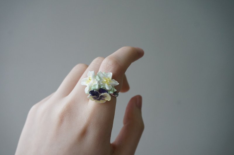 花束戒指 手工黏土裱花 可定制 - 戒指 - 粘土 白色