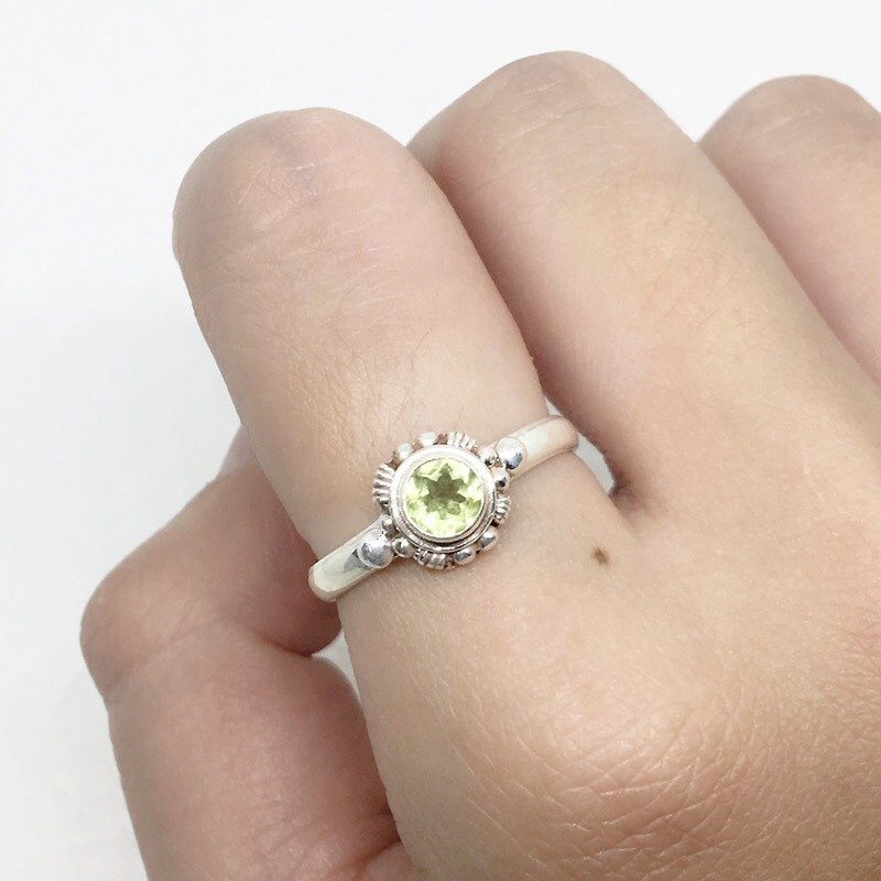 橄榄石925纯银典雅戒指 尼泊尔手工镶嵌制作 - 戒指 - 宝石 绿色