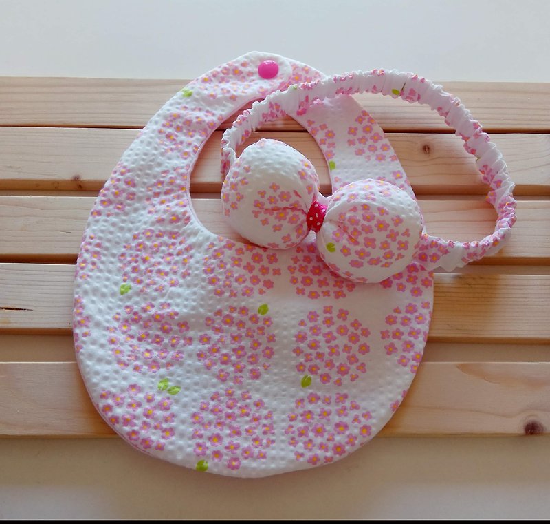 日本泡泡布 绣球花 婴儿围兜 弥月礼物 围兜+婴儿发带  - 满月礼盒 - 棉．麻 粉红色