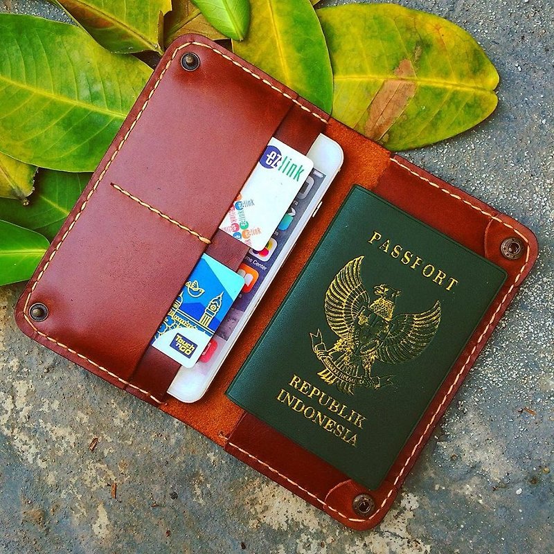 Wallet Passport + iPhone (color brown) - 护照夹/护照套 - 真皮 
