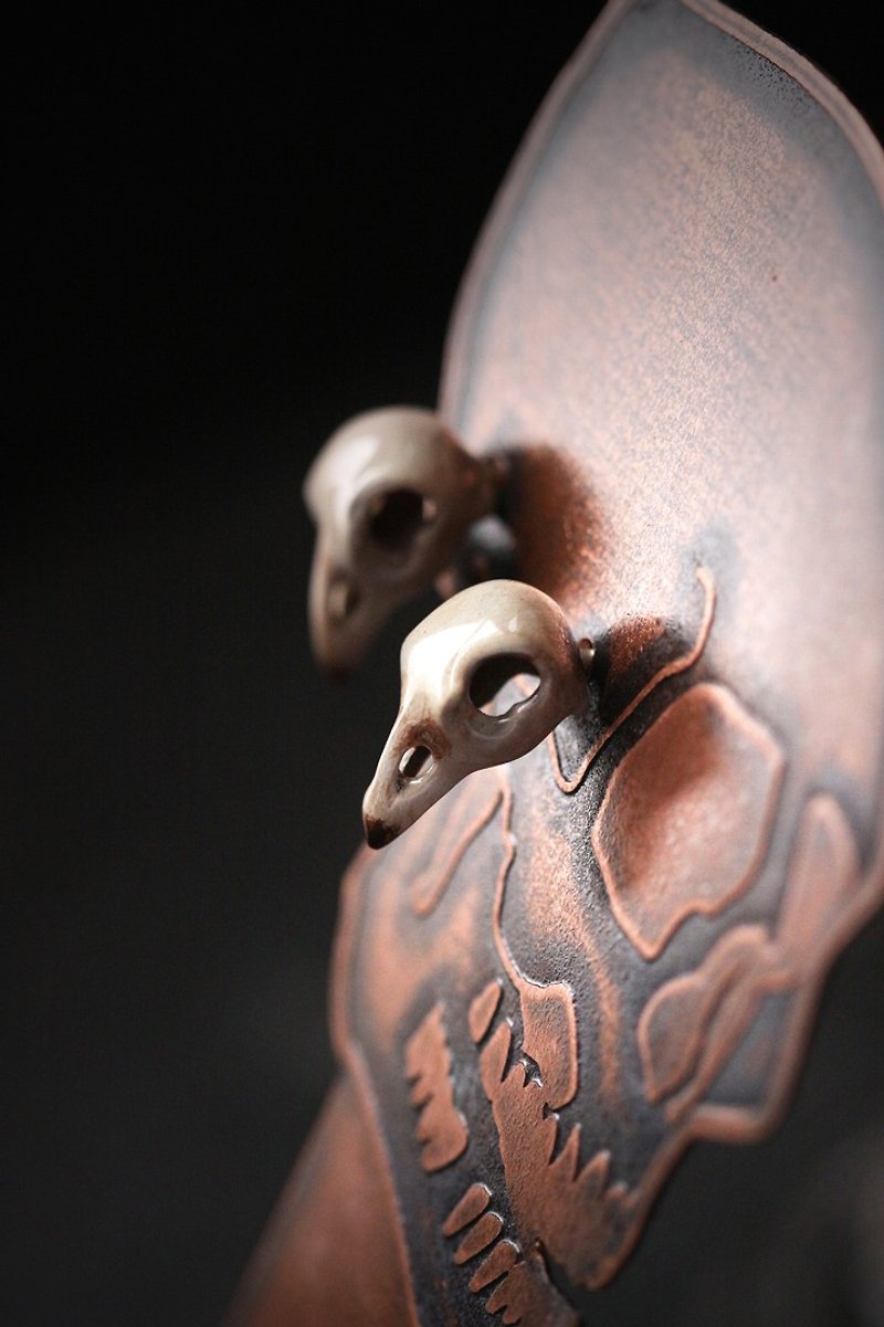 Bird Skull Stud Earrings. (Hand painted) - 耳环/耳夹 - 其他金属 