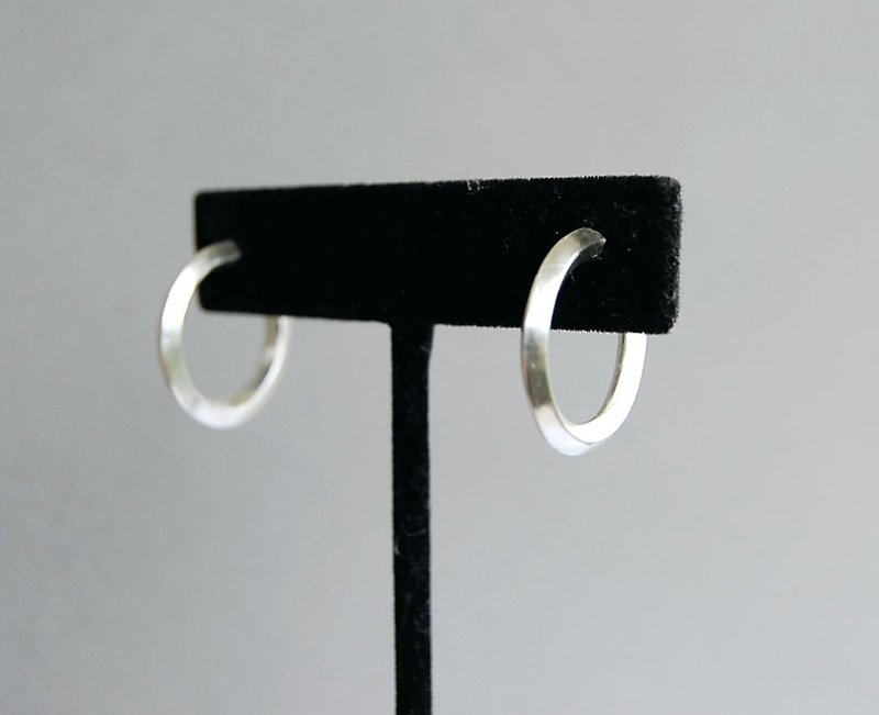 Fine Silver Sculptural hoops, Silver Hoops, silver earrings, silver hoop earring - 耳环/耳夹 - 银 银色