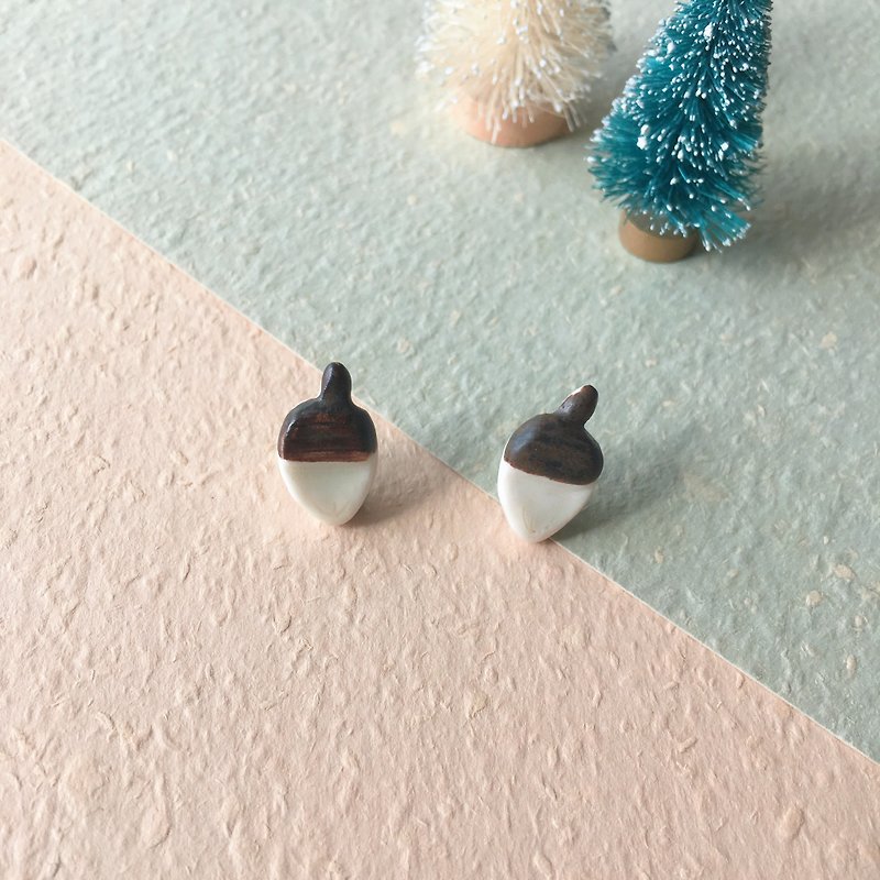 石下/ 节日系列  松果 橡果 陶瓷耳环 - 耳环/耳夹 - 瓷 咖啡色