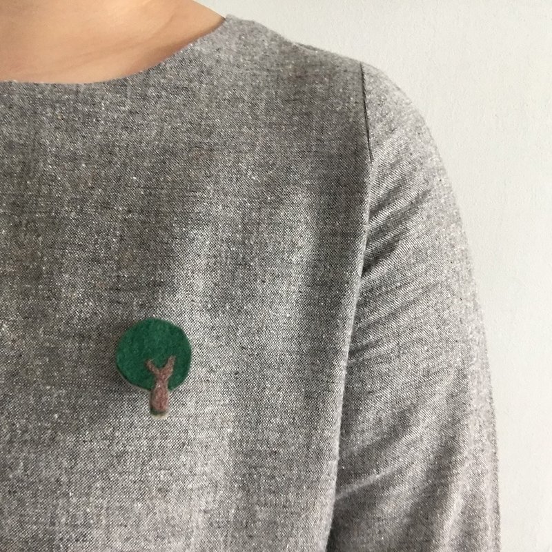 Handmade wool felt brooch : round shape tree - 胸针 - 羊毛 绿色