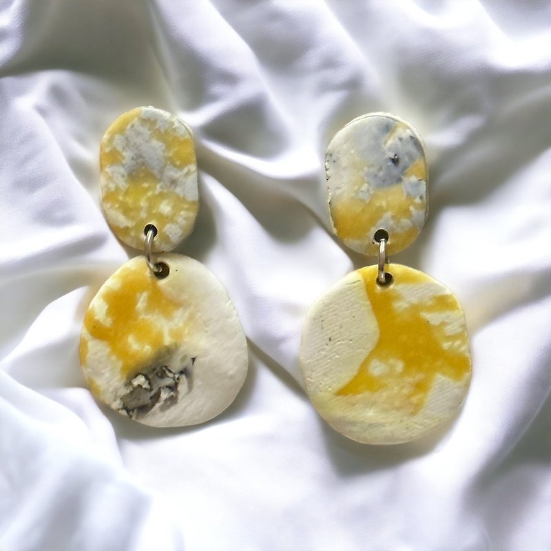 STM13 | Polymer Clay Earrings | Snow on The Moon Collection - 耳环/耳夹 - 防水材质 灰色