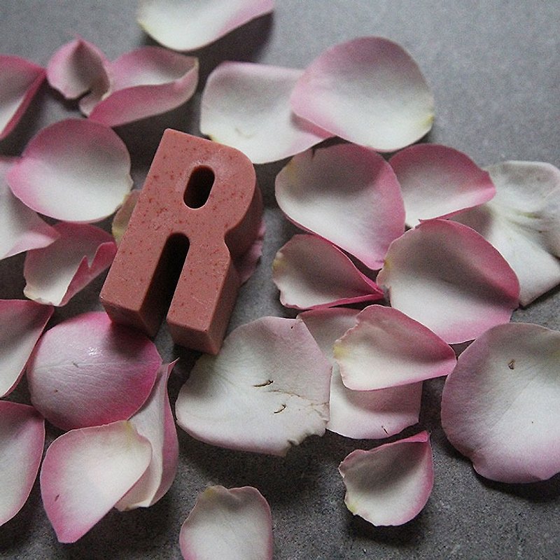 英文字母手工皂-玫瑰天竺葵 粉红色 - 肥皂/手工皂 - 其他材质 粉红色