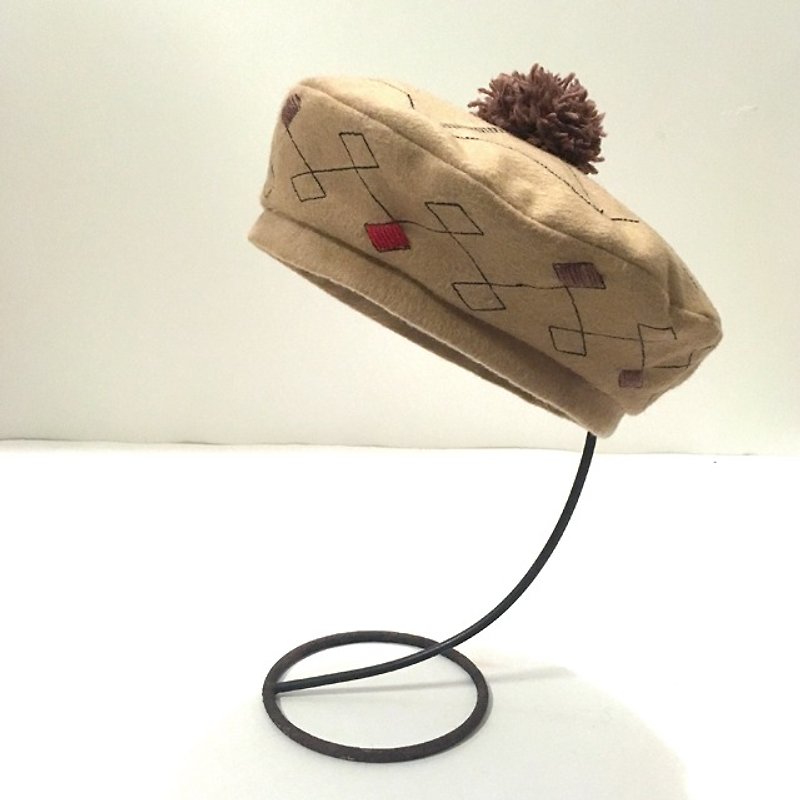 刺繍ポンポンベレー帽　キャメル - 围嘴/口水巾 - 其他材质 咖啡色