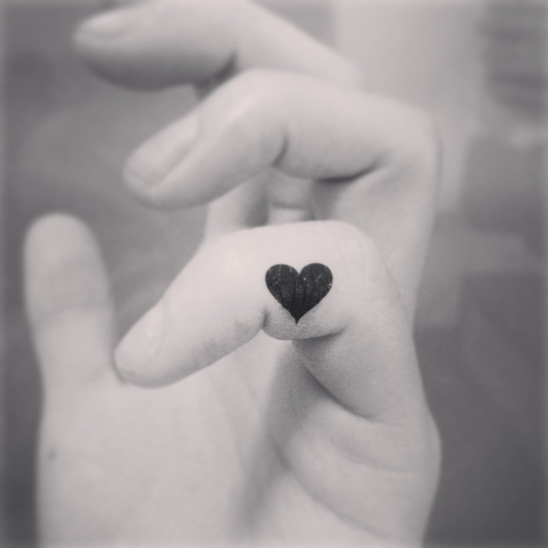 OhMyTat 迷你心形 Mini Heart 刺青图案纹身贴纸 (4 张) - 纹身贴 - 纸 黑色