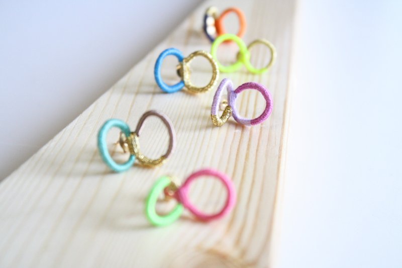 バタフライ　片耳ピアス   For colorful earrings for one ear - 耳环/耳夹 - 其他金属 多色