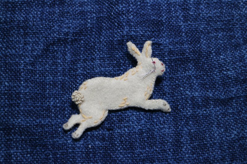 童趣动物园系列 兔子手工刺绣别针 B款 - 徽章/别针 - 绣线 白色