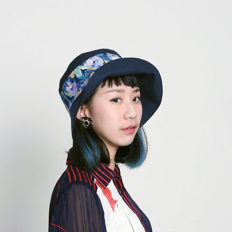 JOJA│淑女帽 / 深蓝 x 蓝紫花 - 帽子 - 其他材质 蓝色