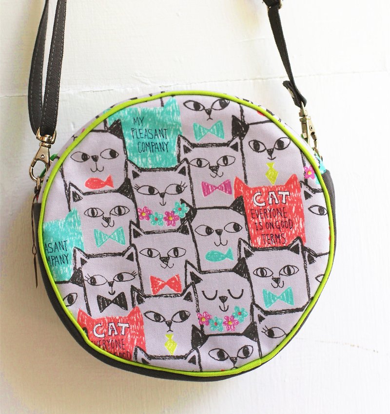 【好日手作】Handmade。日本棉麻小圆包。彩色猫咪侧背包 - 侧背包/斜挎包 - 棉．麻 红色