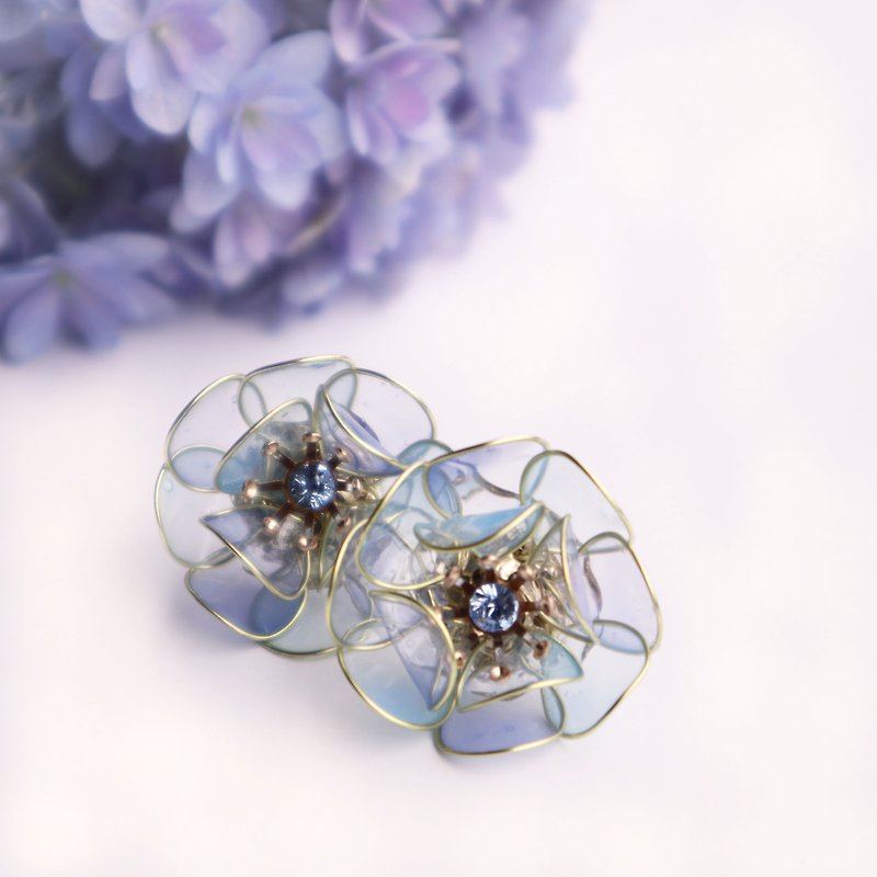 儚い花耳飾り　青と紫のグラデーション - 耳环/耳夹 - 其他材质 蓝色