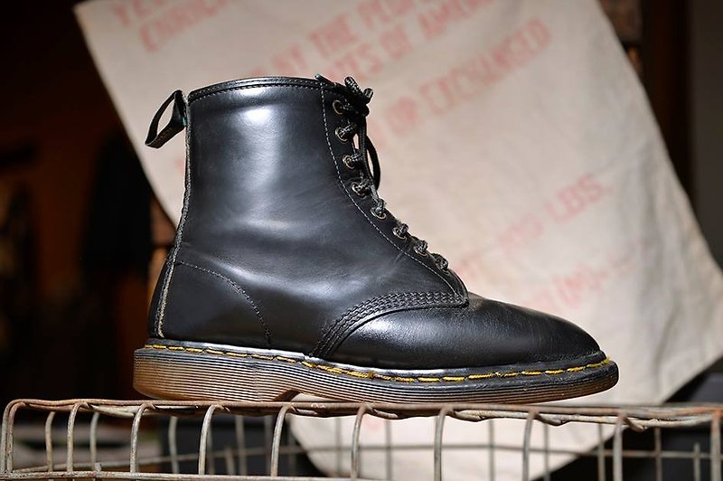 Vintage 英国Dr. Martens 黑色8孔靴 - 男款靴子 - 真皮 黑色