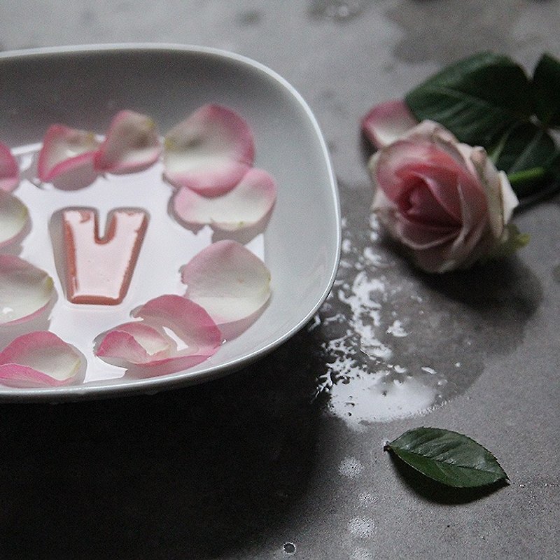 英文字母手工皂-玫瑰天竺葵 粉红色 - 肥皂/手工皂 - 其他材质 粉红色