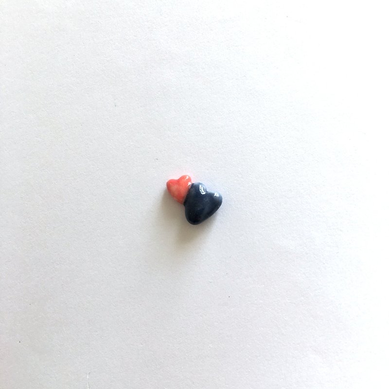 石下 红蓝色心形陶瓷耳环 一枚  附s925纯银耳针 - 耳环/耳夹 - 瓷 多色