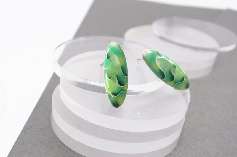 微浪纹理 - 珐琅耳环 椭圆绿 - 耳环/耳夹 - 珐琅 绿色