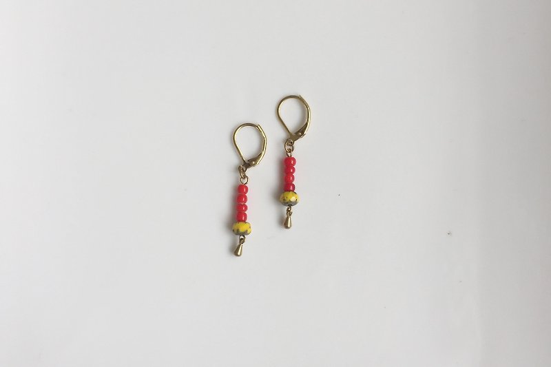 红茶蜜 简约黄铜串珠造型耳环 - 耳环/耳夹 - 其他金属 红色