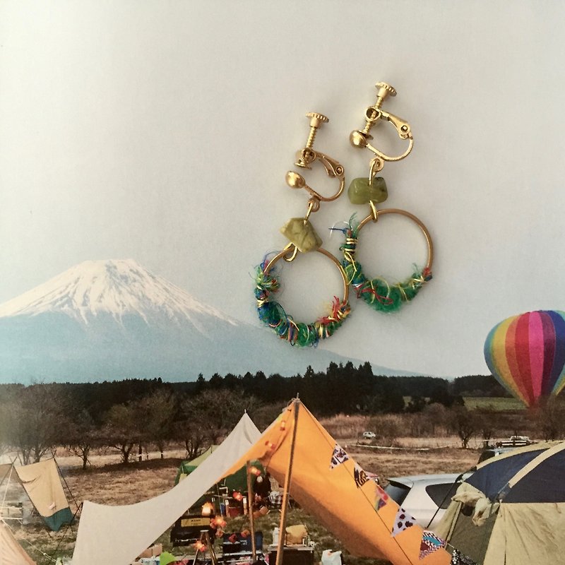 手工纱丽线黄铜耳环 (2cm直径)  |  民族风  |  天然小石  |  绿 - 耳环/耳夹 - 棉．麻 绿色