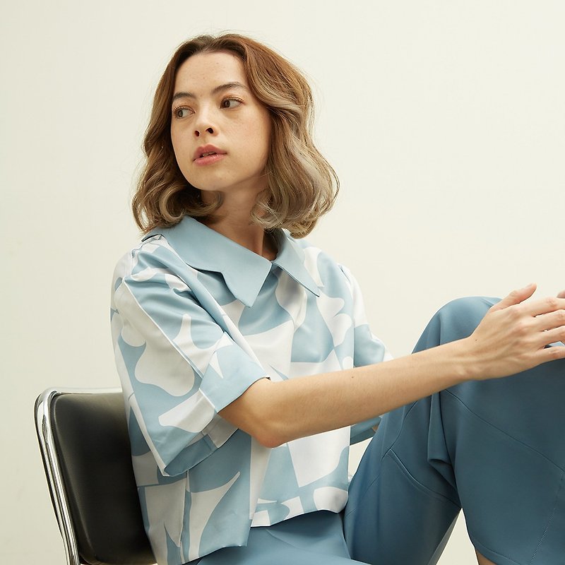 CREME BRULEE top - short sleeves shirt with clover print fabric - 女装上衣 - 聚酯纤维 蓝色