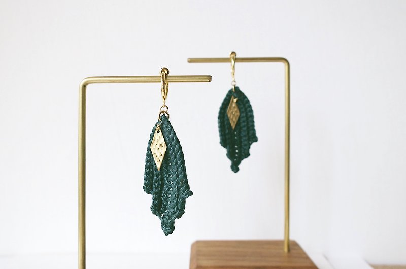 【endorphin】绣线编织黄铜耳环-森林绿 - 耳环/耳夹 - 棉．麻 绿色