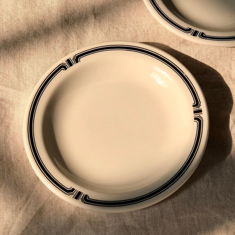 美国1970s陶瓷小餐盘/点心盘/面包盘 黑色A款 单个 - 浅碟/小碟子 - 瓷 白色