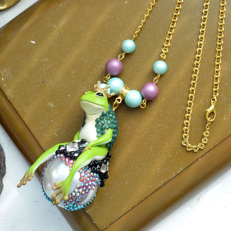青蛙王子星球颈链 镀18k真金铜链 贝壳珍珠 - 项链 - 塑料 绿色