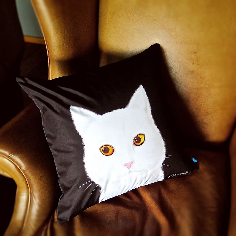 Flying Mouse 白猫抱枕/软垫/枕头/咕臣连棉芯 居家布置 开运礼物 - 枕头/抱枕 - 聚酯纤维 黑色