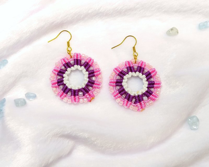 E003-手工编织玻璃米珠圆形空心耳环 粉红小花圈 - 耳环/耳夹 - 尼龙 紫色