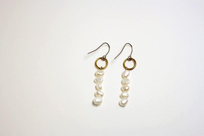 不规则白 淡水珍珠黄铜造型耳环 - 耳环/耳夹 - 宝石 白色