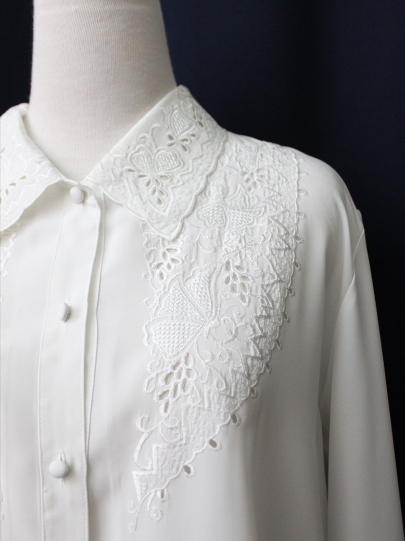 【RE1208T1690】韩国制典雅复古雕花刺绣白色古着衬衫 - 女装衬衫 - 聚酯纤维 白色