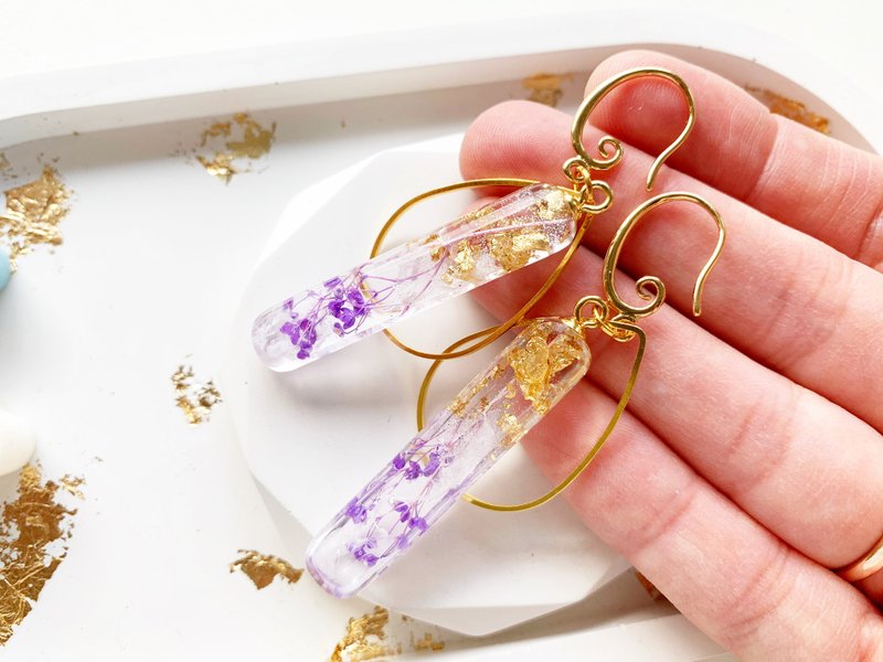 Bridal earrings, Dangle drop epoxy resin earrings with purple pressed flowers - 耳环/耳夹 - 树脂 紫色