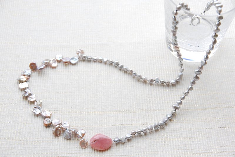タンブル石とケシパールのネックレス　ピンクオパール - 项链 - 石头 粉红色