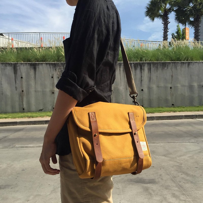 New Mustard Mini Messenger Bag / Canvas Satchel Bag Vintage Style - 侧背包/斜挎包 - 棉．麻 黄色