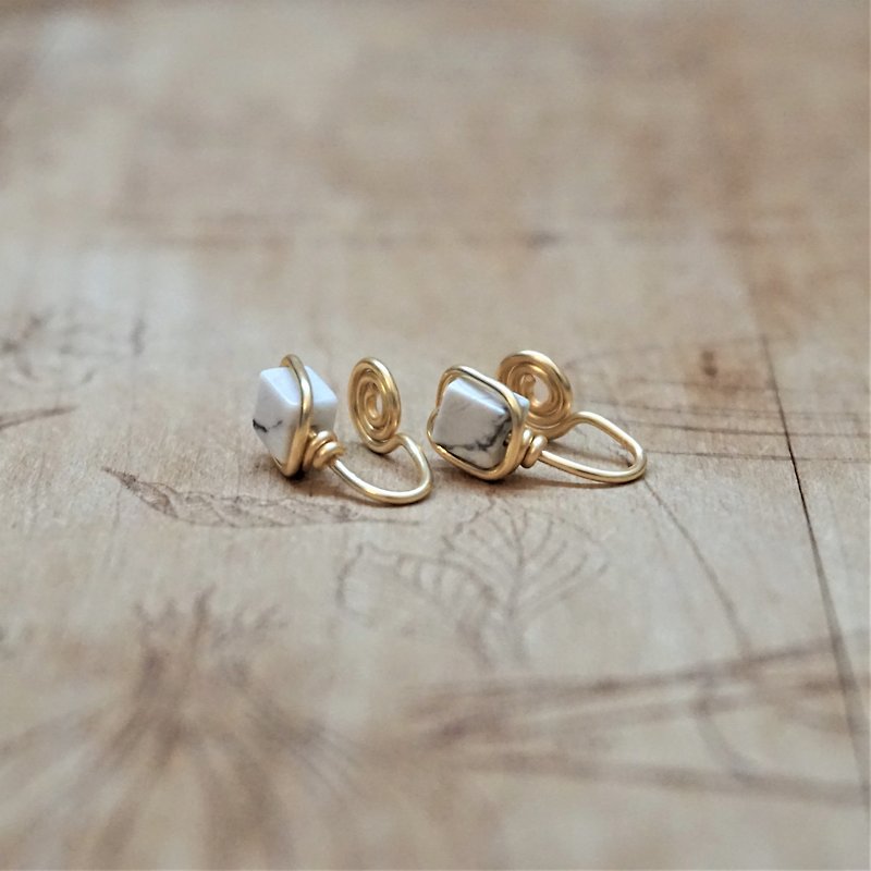 金线框耳夹 - 白松石 --- 4mm方块白松石 ( 另有耳针款 ) - 耳环/耳夹 - 半宝石 白色