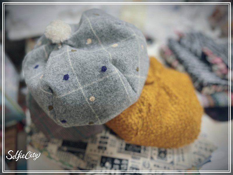 可爱毛球 刺绣点点线条格纹 黑白格纹 双面贝蕾帽 - 帽子 - 棉．麻 灰色