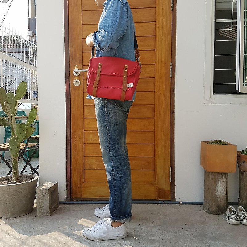 New Red Mini Messenger Bag / Canvas Satchel Bag Vintage Style - 侧背包/斜挎包 - 棉．麻 红色