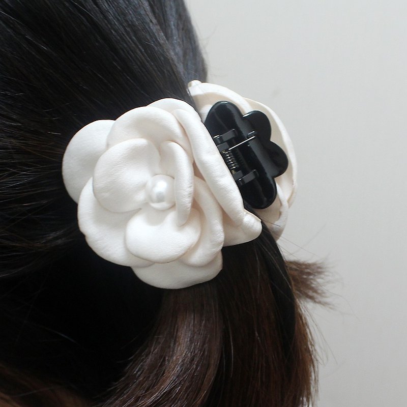 Ivory Small flower Hair Jaws simple hair banana clip,medium ponytail clip - 发饰 - 其他材质 白色
