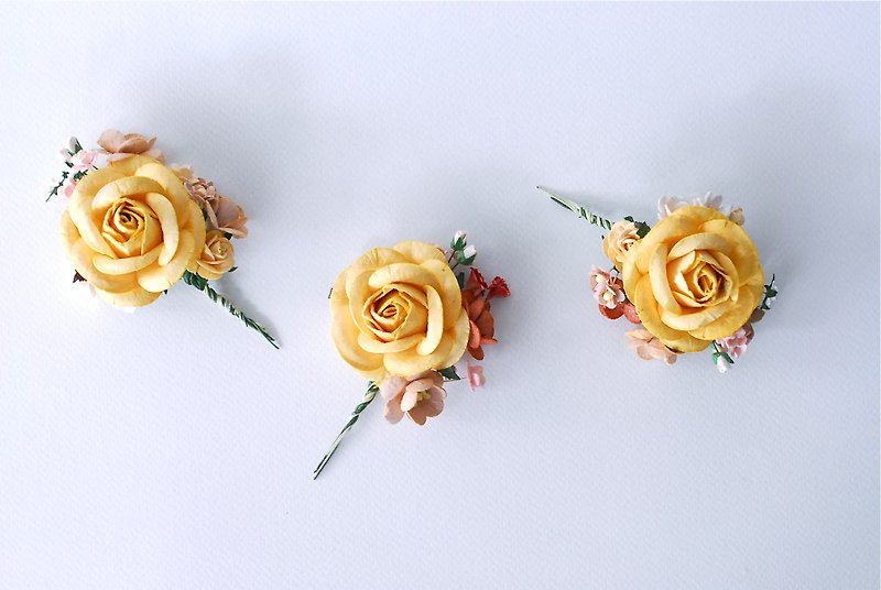 THREE Paper Flower Boutonnière for grooms, wedding, Egg yellow Big roses, Wine&brown Cherry blossom and pink creeping lady. - 胸针 - 纸 黄色