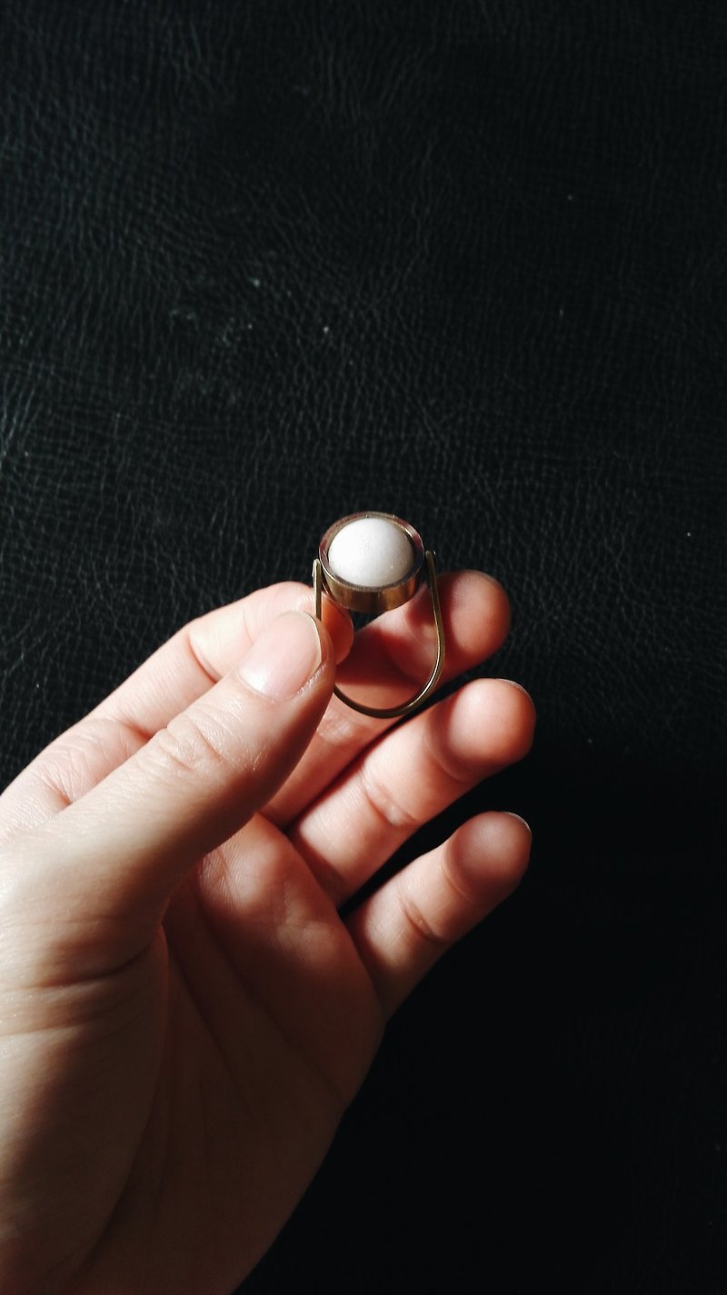 [Mush] Spherical Gem Stone Brass Ring   黄铜 几何 天然石 介指 戒子 戒指 - 颈链 - 其他金属 多色