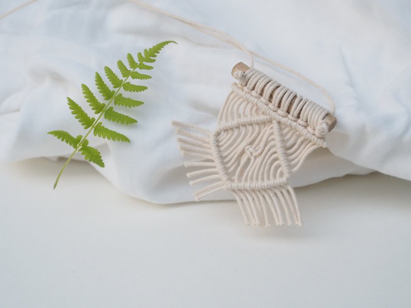 【 织造小物 】  天然树枝颈饰 菱角 - 颈链 - 棉．麻 白色