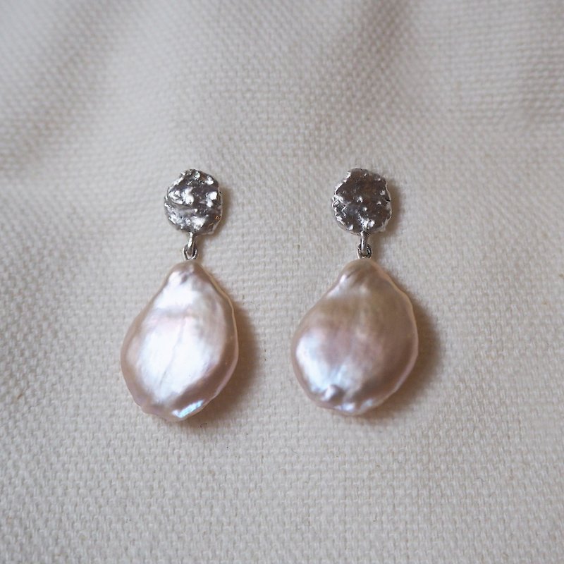 不规则变形珍珠 垂坠耳环-纯银 - 耳环/耳夹 - 纯银 银色