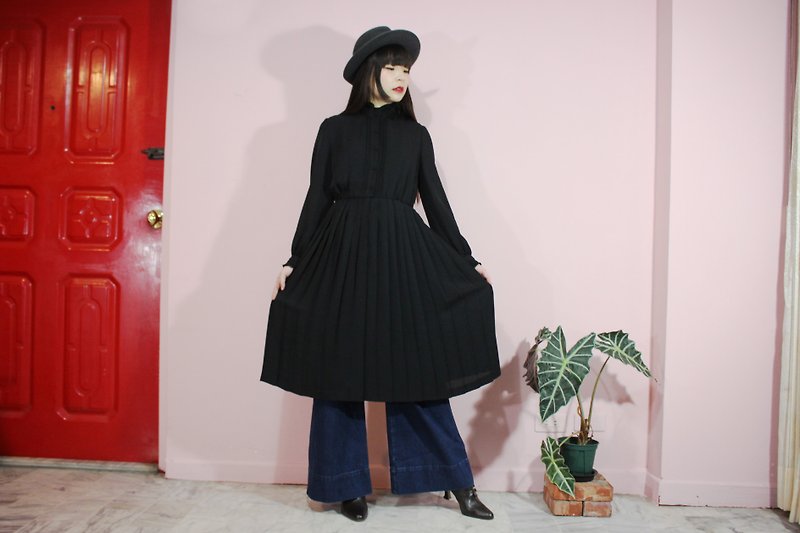 [Vintage洋装](日本制)黑色典雅荷叶边领口袖口设计精致打褶裙摆长袖古着洋装 - 洋装/连衣裙 - 聚酯纤维 黑色