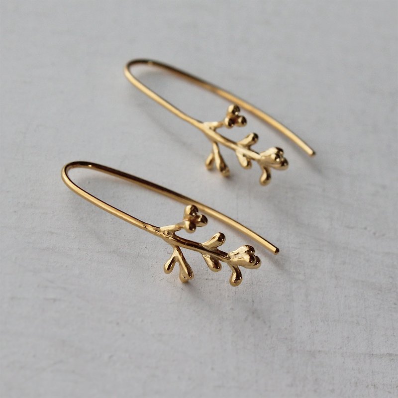 Olive flower buds pierced earrings - 耳环/耳夹 - 纯银 金色