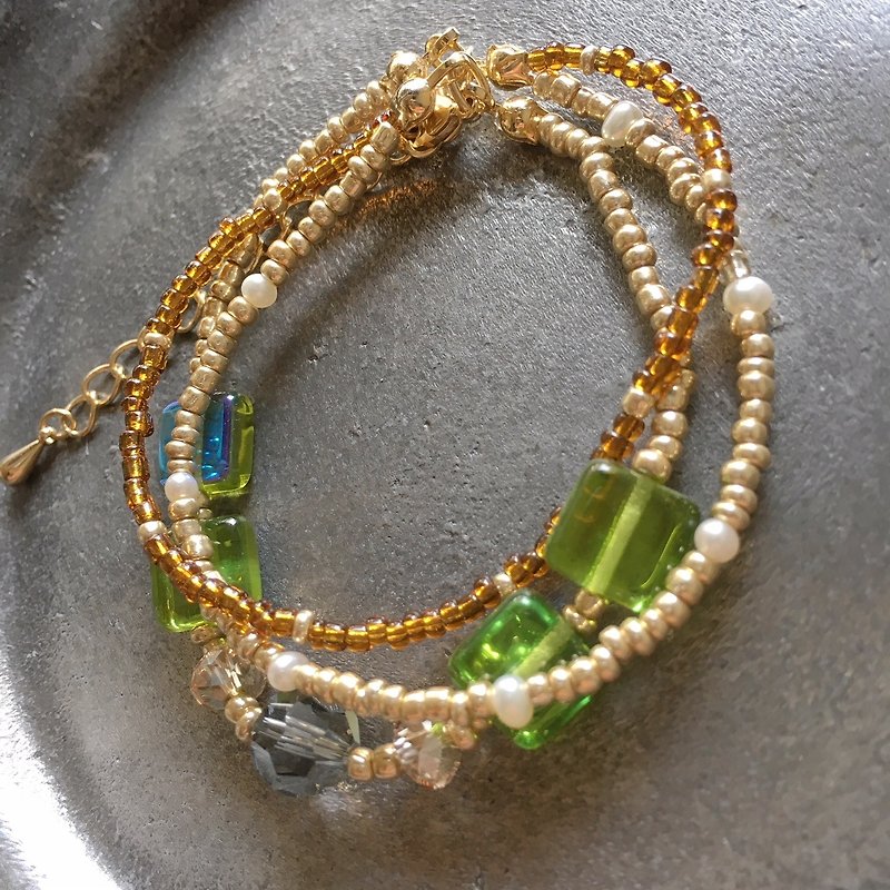 Triplicate  bracelet of Czech mix beads - 手链/手环 - 玻璃 金色